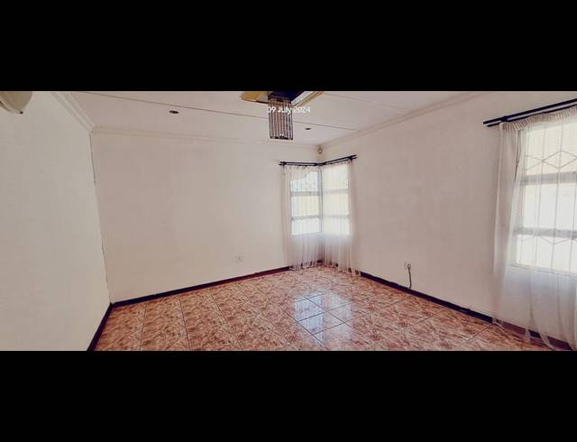 6 BEDROOM FREESTANDING FOR SALE IN MOUNTAIN RISE
